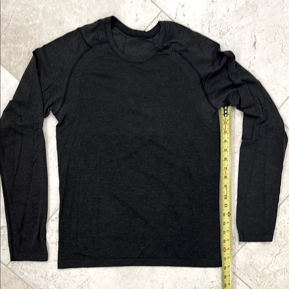 lululemon Metal Vent Tech Long-Sleeve Shirt, heathered black - Picture 5 of 6